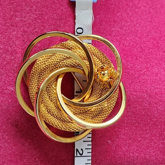 Stunning Gold Tone Brooch - Picture 5 of 5